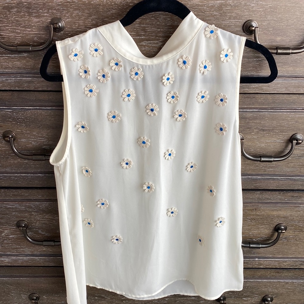 Mock neck daisy blouse